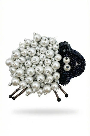 Брошь в виде жемчужной овечки